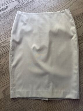“NEW” Liz Claiborne light grey  fitted Skirt. 4